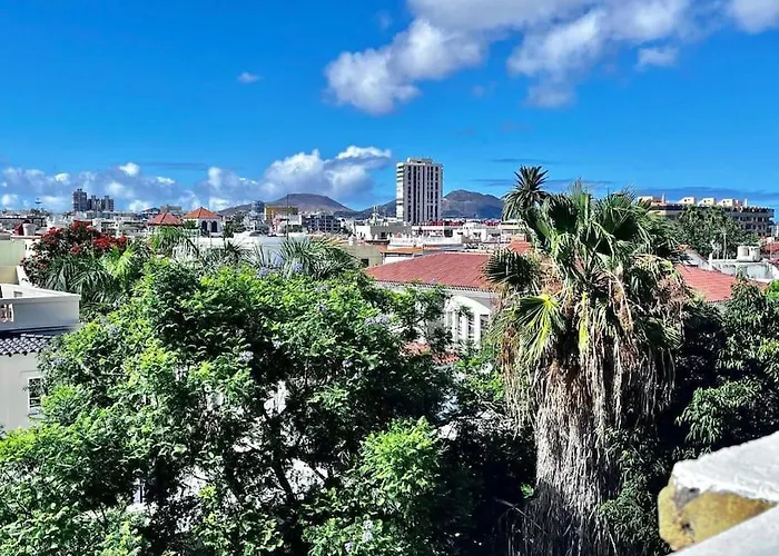 En Ciudad Jardin Apartment